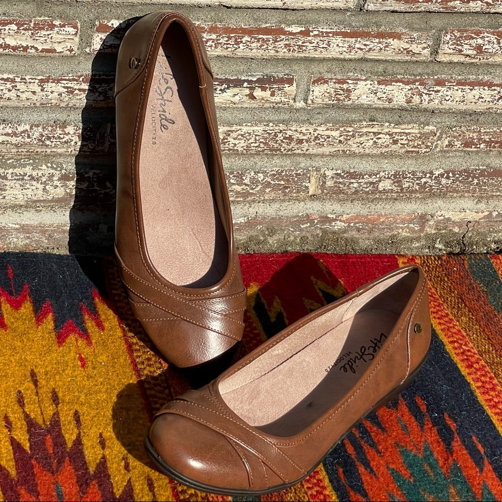 LIFESTRIDE Loyal Flat Dark Tan 11W Women’s ($70 retail)